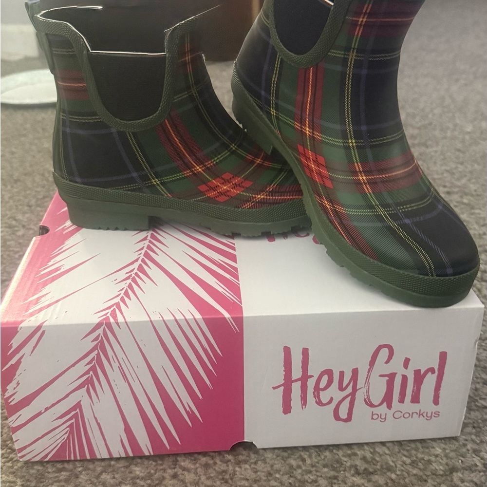 Women’s  Plaid Rain Boots - Green and Red